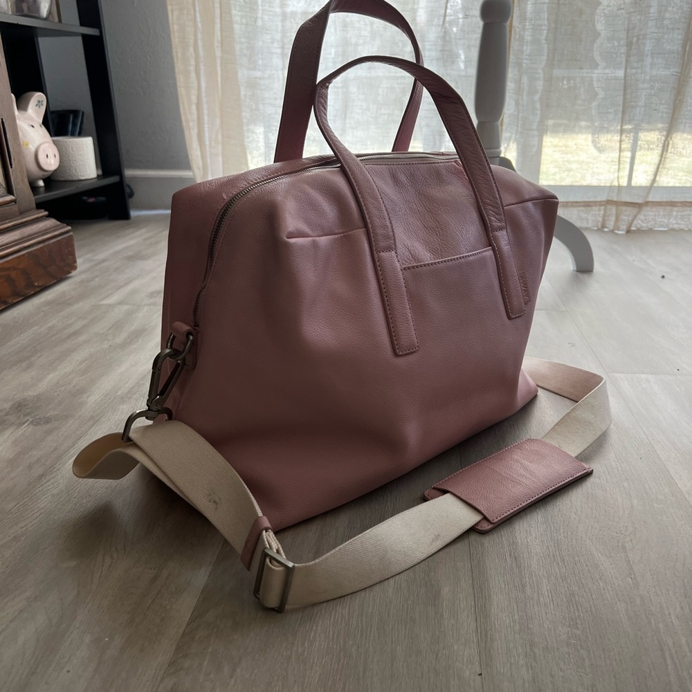 Away bag in pink leather